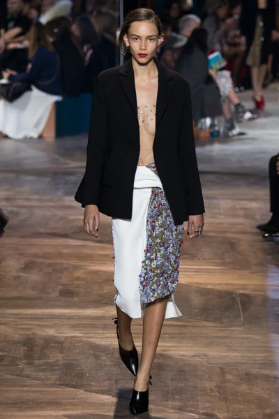 Look 12